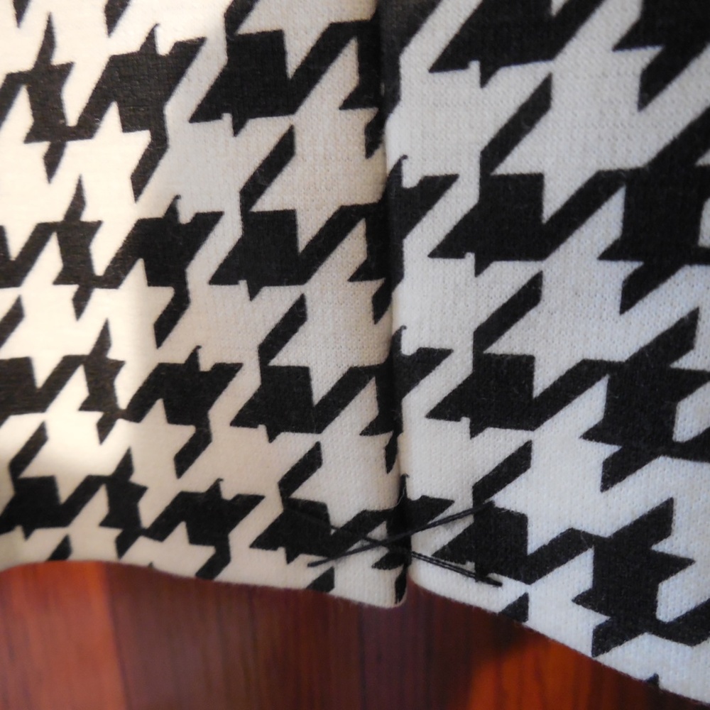 Lovely Shaped, Herringbone Pattern Jacket - image 4